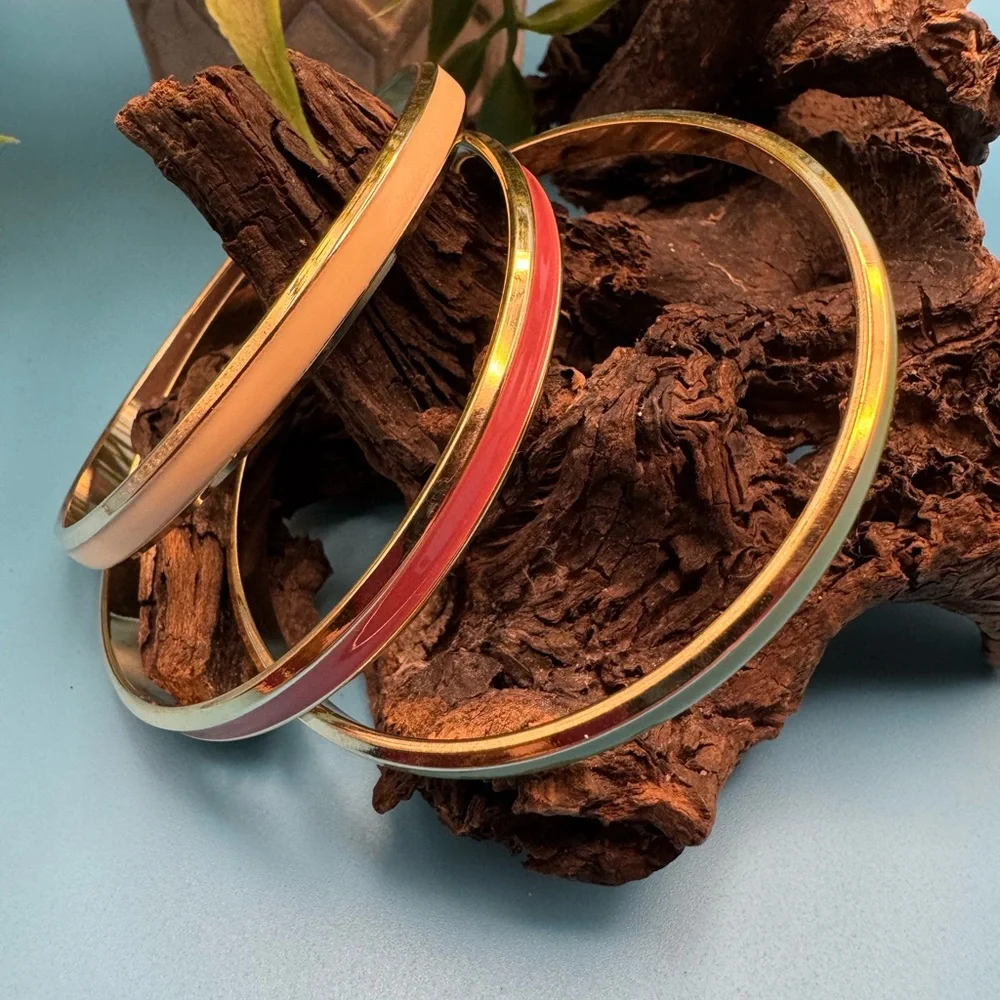 Enamel bangles, set of 3, EUC. Rose, cream & green on gold tone metal. - Picture 3 of 3